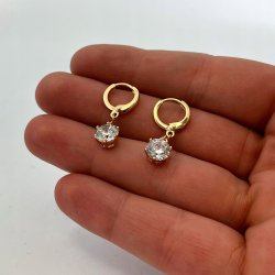 ZŁOTE WISZĄCE KOLCZYKI OKRĄGŁE Z CYRKONIAMI 7 MM STAL CHIRURGICZNA DLA NIEJ