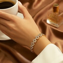 ELEGANCKA I SOLIDNA BRANSOLETKA DAMSKA Z BIAŁYMI CYRKONIAMI DLA MAMY, CÓRKI