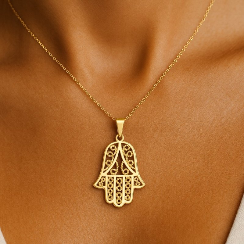 PIĘKNY WISIOREK DAMSKI ZE STALI CHIRURGICZNEJ RĄCZKA FATIMY, CYRKONIE 18K