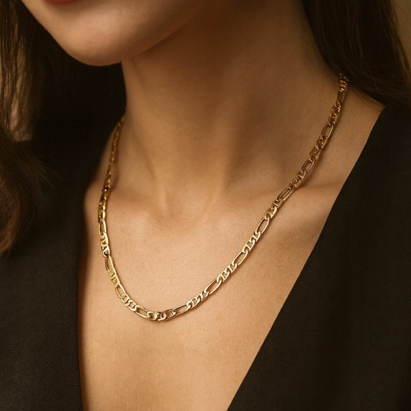 ZŁOTY ŁAŃCUSZEK ZE STALI CHIRIRGICZNEJ GUCCI POZŁACANY DLA KOBIETY 18K