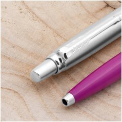DŁUGOPIS PARKER JOTTER MAGENTA + ELEGANCKIE PUDEŁKO Z DEDYKACJĄ + GRAWER