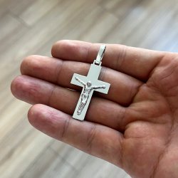 ELEGANCKI SREBRNY DIAMENTOWANY KRZYŻYK RODOWANY PR. 925 PREZENT NA ROCZEK