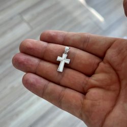 BŁYSZCZĄCY SREBRNY KRZYŻYK KOMUNIJNY 925 PREZENT DLA CÓRKI SIOSTRY WNUCZKI
