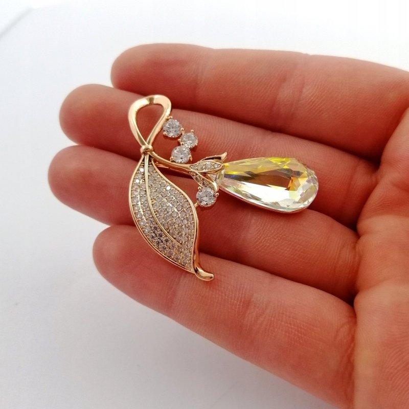 OZDOBNA ZŁOTA BROSZKA 18K KOLOROWA AGRAFKA KOLOR AB CRYSTAL KRYSZTAŁ GRAWER